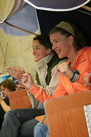 das eigene Team anfeuern im Strandkorb am Spielfeld (Foto: MartiN Schmitz)